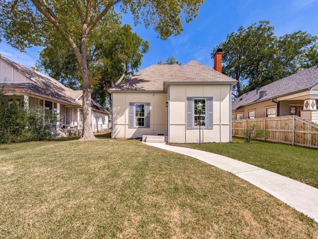 917 W Sears Street - Photo 1