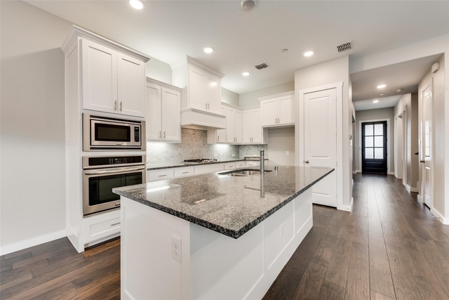 8712 Ice House Drive - Photo 1