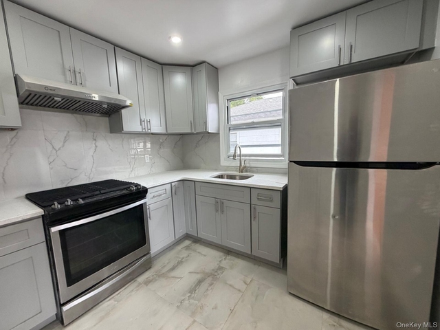 19 Gibson Boulevard - Photo 1