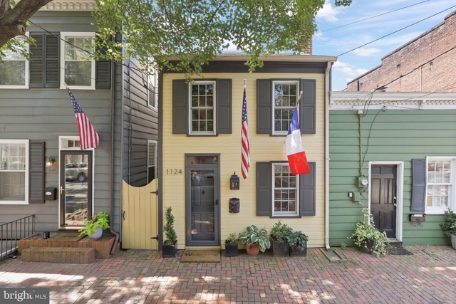 1124 Prince Street - Photo 1