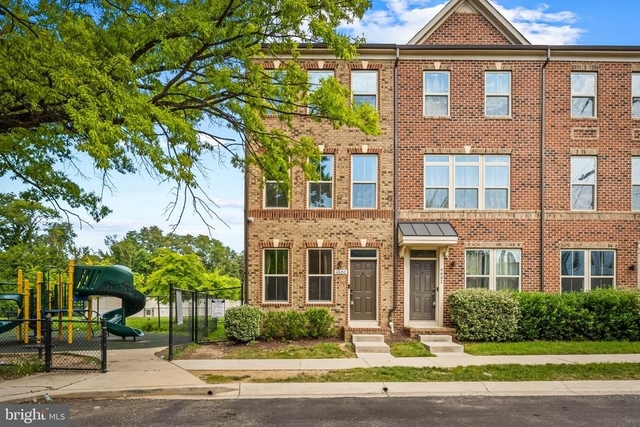 4600 Gough Street - Photo 1