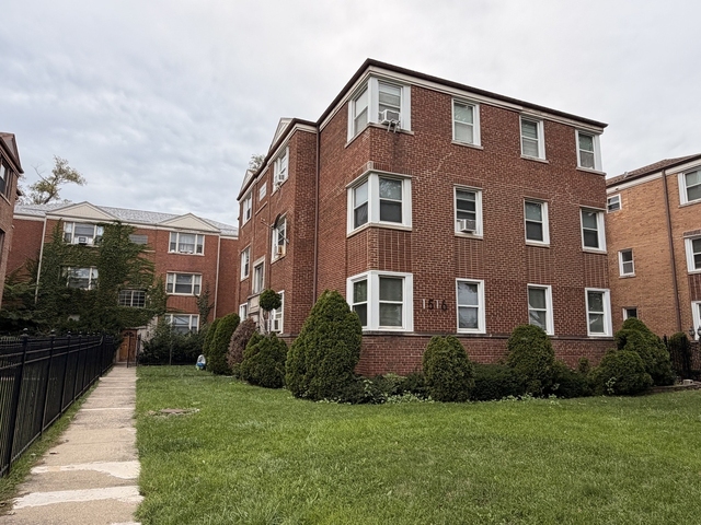 1516 Harlem Avenue N - Photo 1