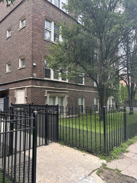 4400 S Drexel Boulevard - Photo 1