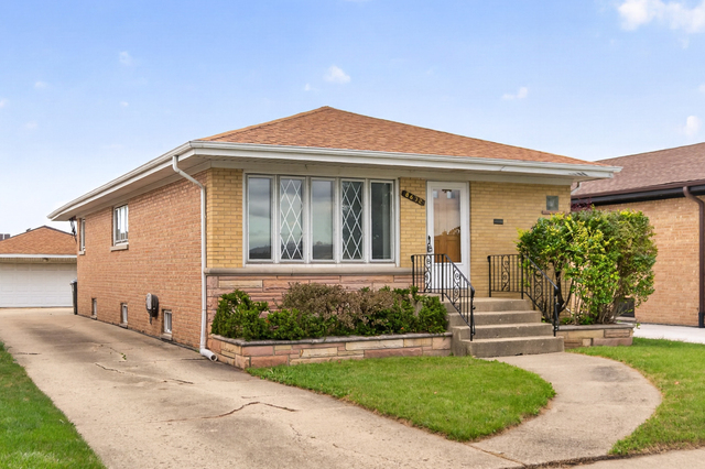 8632 W Ainslie Street - Photo 1