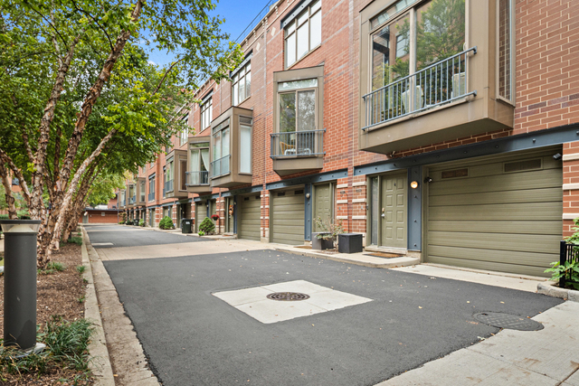 310 N Clinton Street - Photo 1