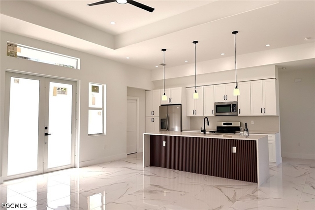 3207 67th Street W - Photo 1