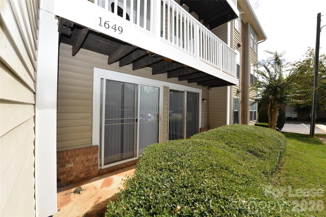1649 Arlyn Circle - Photo 1