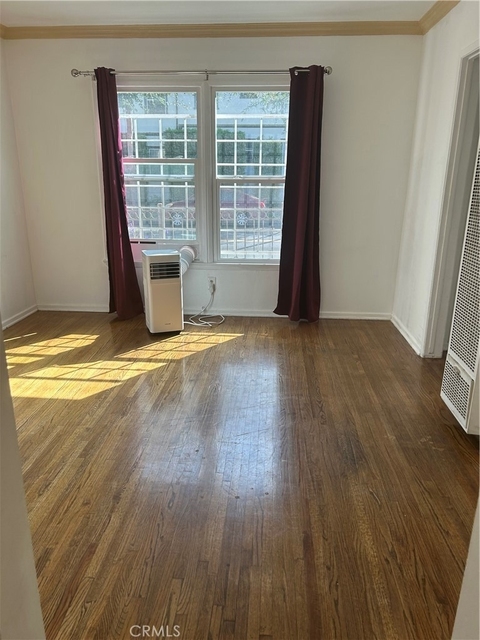 871 N Hoover - Photo 1