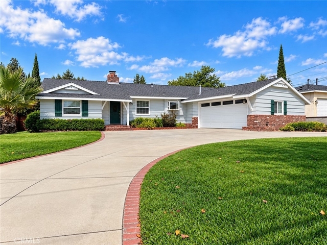 719 E Bennett Avenue - Photo 1