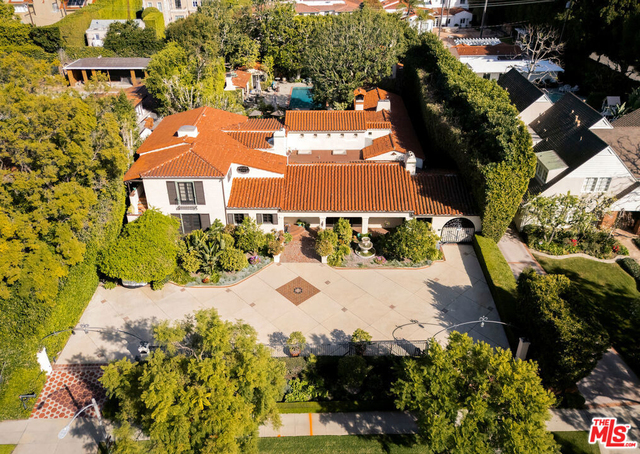 902 N Whittier Drive - Photo 1