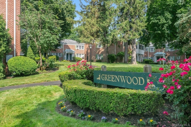 580 Bedford - Photo 1
