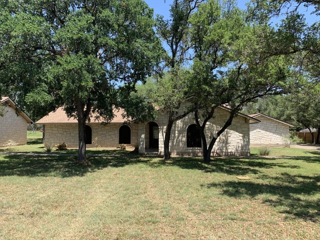 1002 Adventure Ln - Photo 1