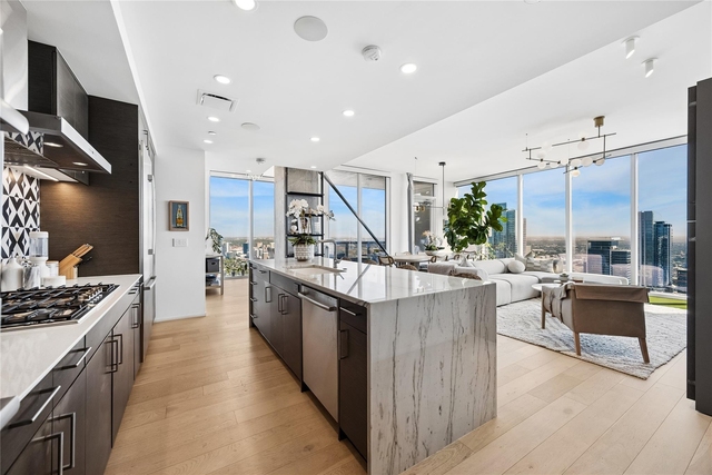 301 West Ave - Photo 1