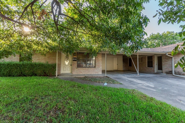 4501 Caswell Ave - Photo 1