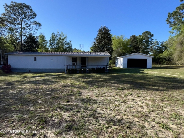 205 Lakeview Court - Photo 1