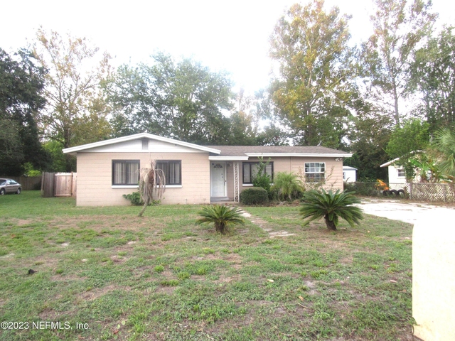 235 Beall Avenue N - Photo 1