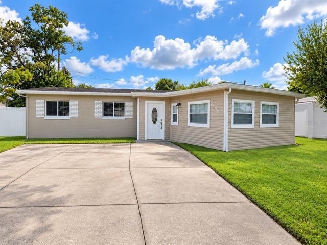 5640 94th Avenue N - Photo 1