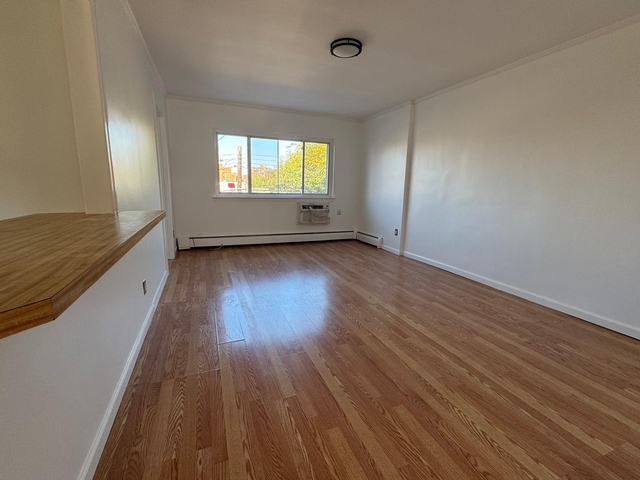 21-20 Broadway - Photo 1