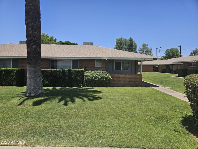 1511 E Rovey Avenue - Photo 1