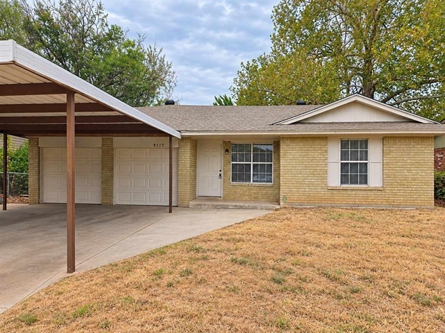 9717 Ne 2nd Street - Photo 1