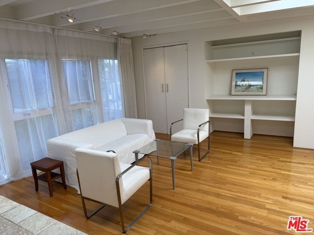 516 1/4 N San Vicente Boulevar - Photo 1