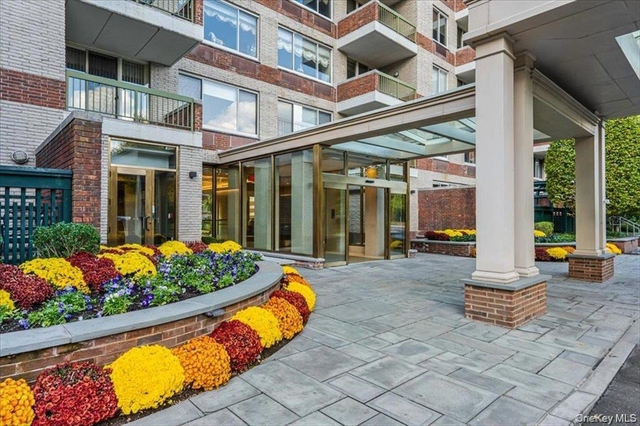 100 Hilton Avenue - Photo 1