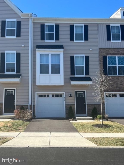 806 806 Pecan Road - Photo 1