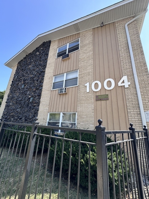 1004 Des Plaines Avenue - Photo 1