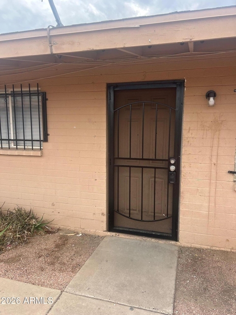 2128 W Devonshire Avenue - Photo 1