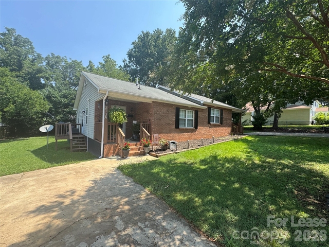 313 E Washington Avenue - Photo 1
