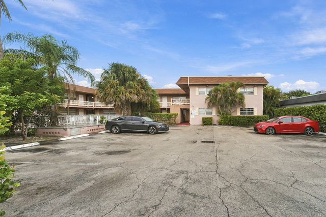 241 Se 9th Avenue - Photo 1