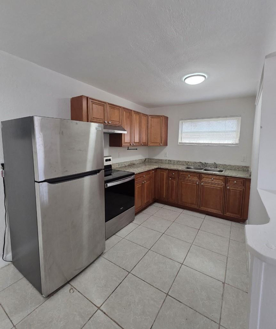 2127 Nw 7th Street - Photo 1