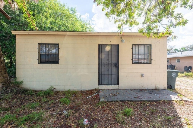 2516 Ave L - Photo 1