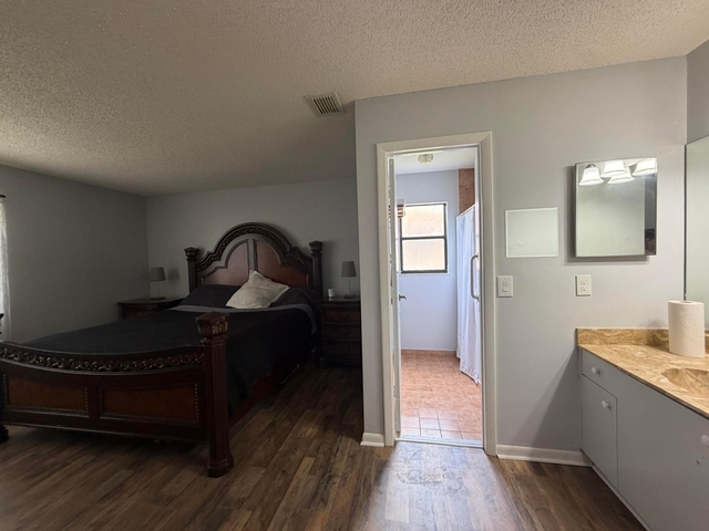 202 Sw Holden Terrace - Photo 1