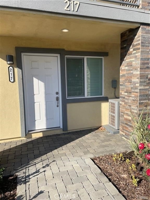 217 N. San Antonio Avenue - Photo 1