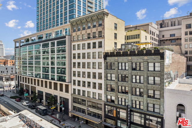 424 S Broadway - Photo 1