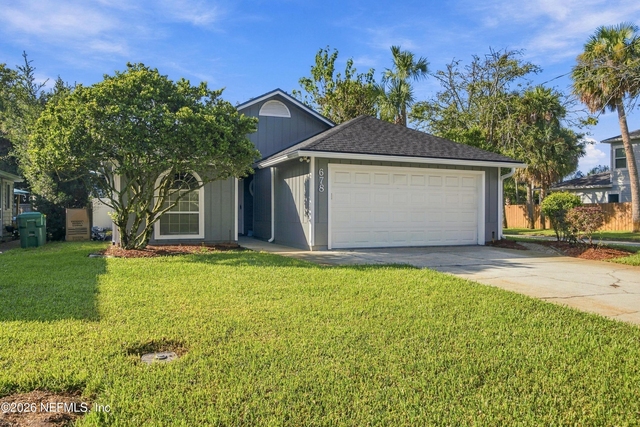 678 5th Avenue N - Photo 1