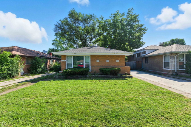 14635 Woodlawn Avenue - Photo 1