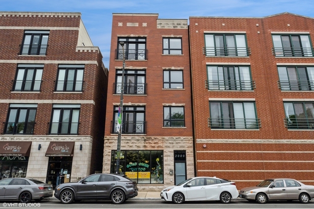 2009 W Belmont Avenue - Photo 1