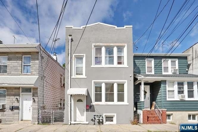 7 Farnham - Photo 1