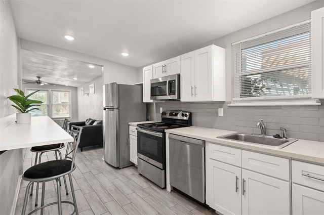 1028 Avenue K - Photo 1