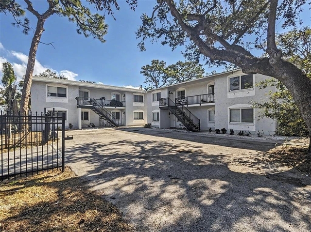 1092 Cocoanut Avenue - Photo 1