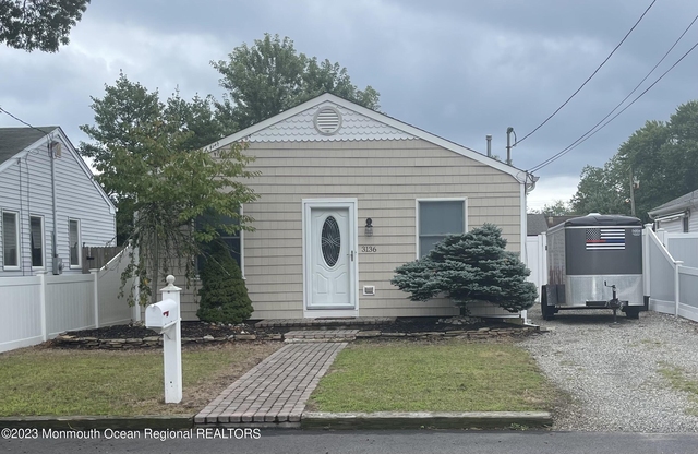 3136 Hiawatha Avenue - Photo 1