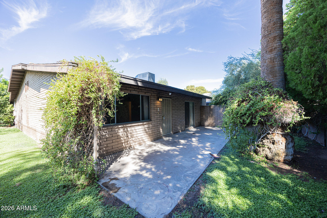 2219 W Morten Avenue - Photo 1