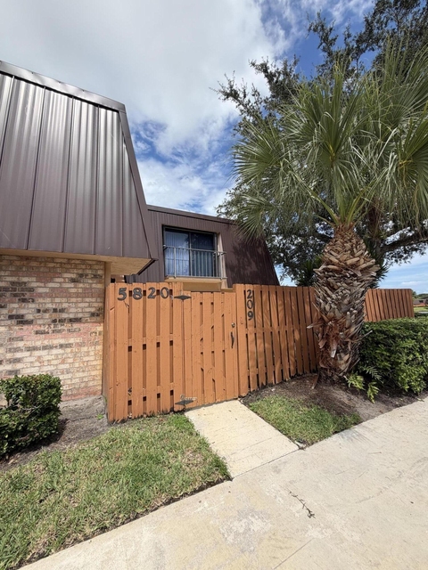 5820 Se Windsong Lane - Photo 1