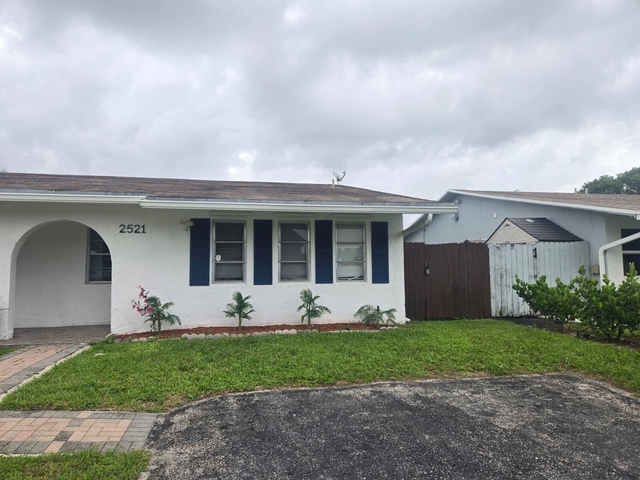 2521 Sw 58th Manor - Photo 1