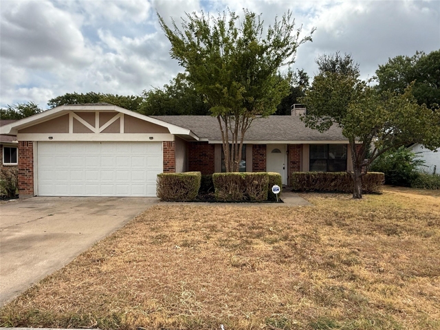 1464 Larchmont Drive - Photo 1