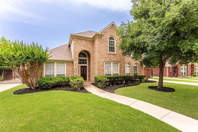 922 Creekbend Drive - Photo 1