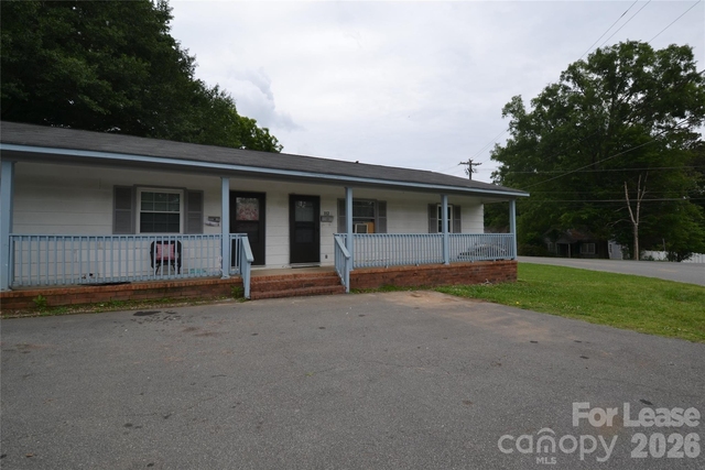 102 Sunset Drive - Photo 1