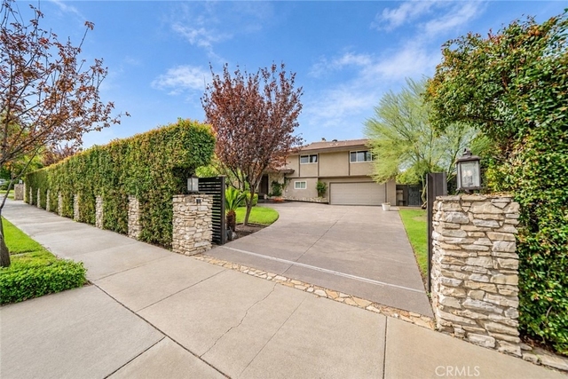 2840 Hudson Avenue - Photo 1